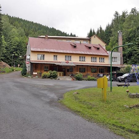 Sport Hotel Mustek Яхимов Екстериор снимка