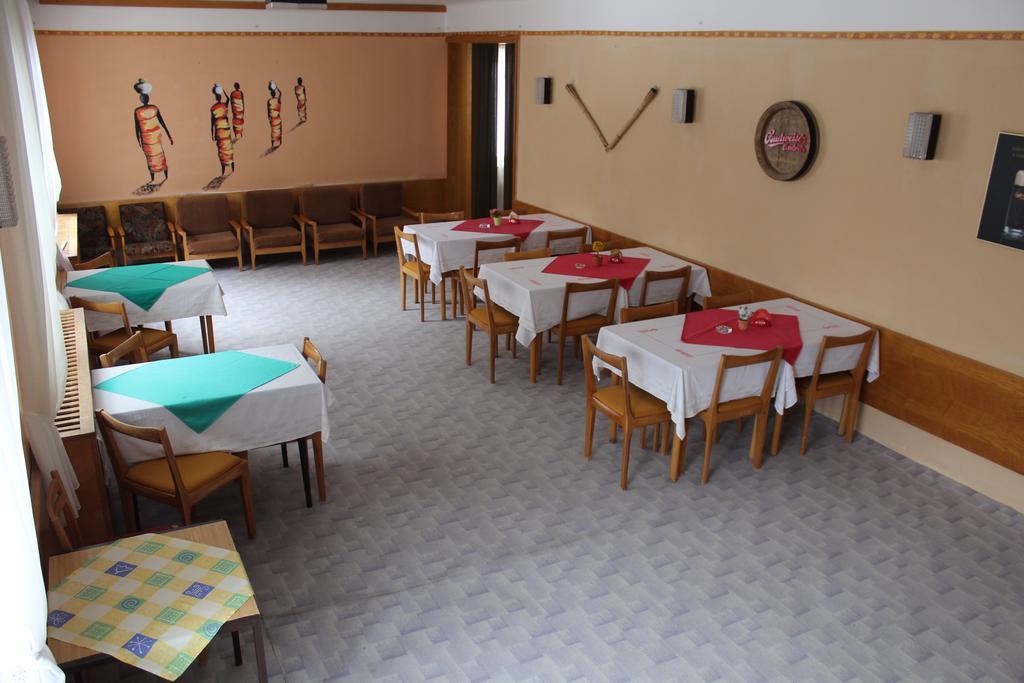 Sport Hotel Mustek Яхимов Екстериор снимка